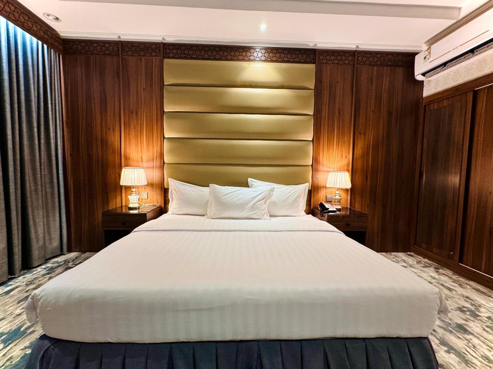 Deluxe King Room