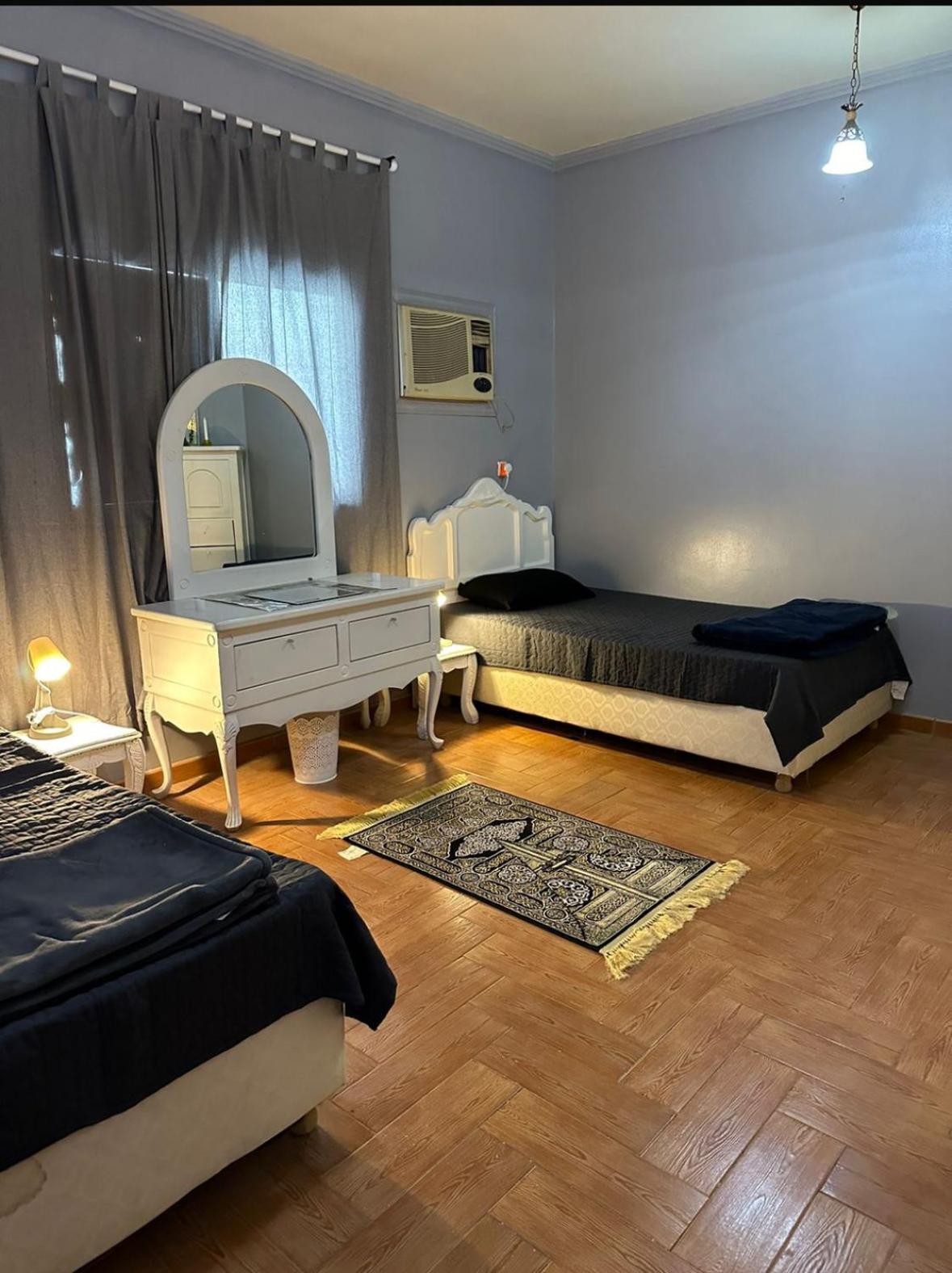 studio 2