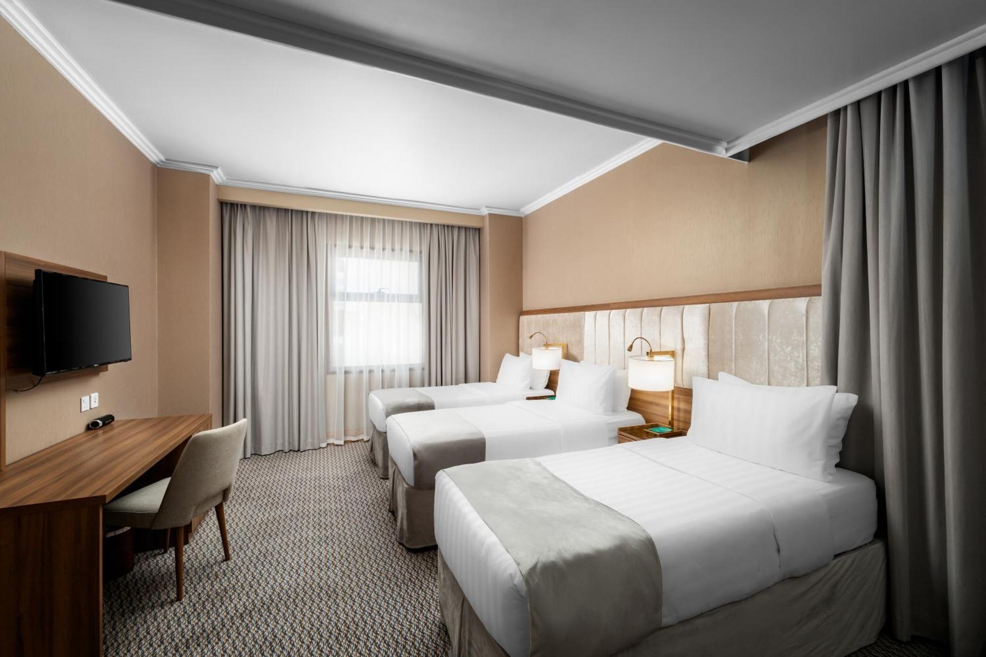 Deluxe Triple Room City View