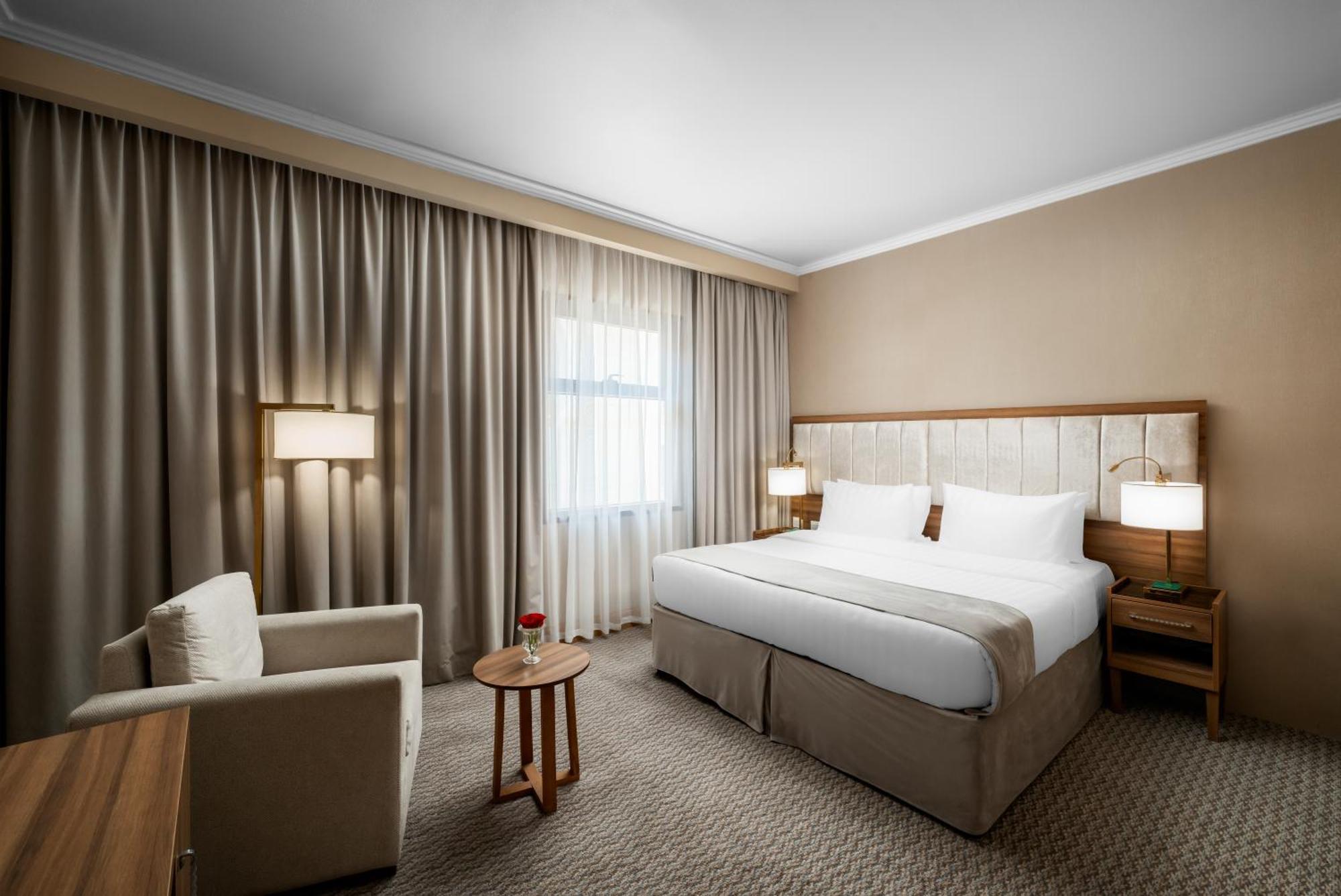 Deluxe King Room City View
