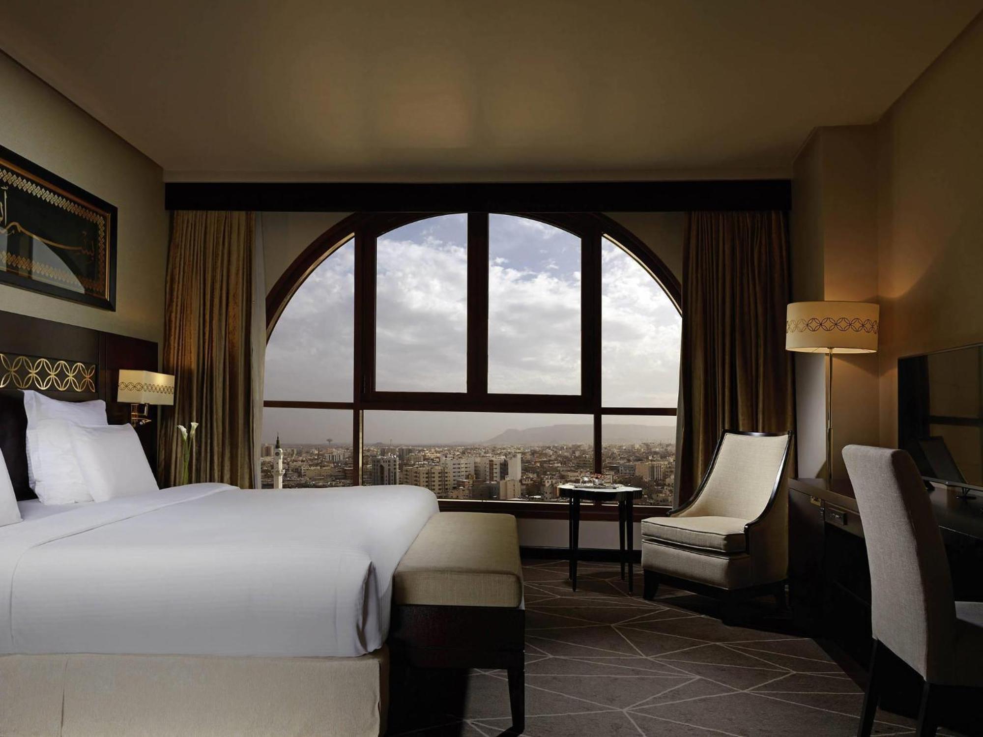 Superior King Room City View