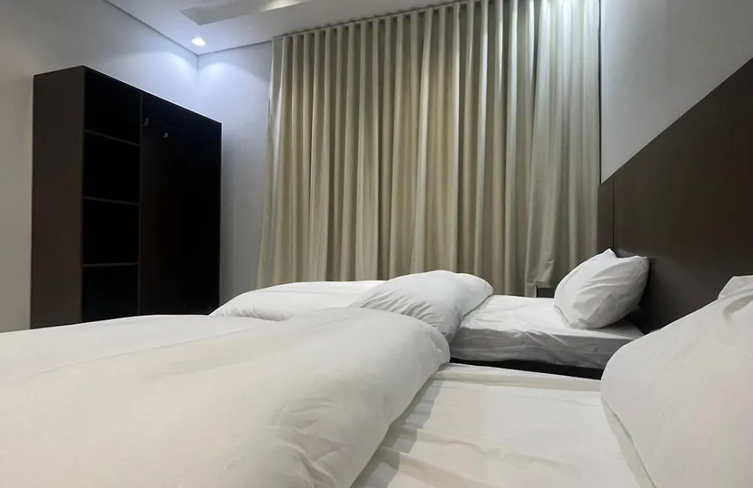 Sara Suite-1