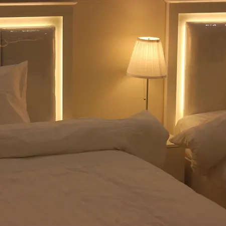 Luna Luxury Apartment-2