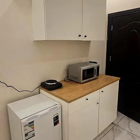 Comfortable & Big Family Apartments 10Mins Drive To Al-Masjid -Nabawi-3
